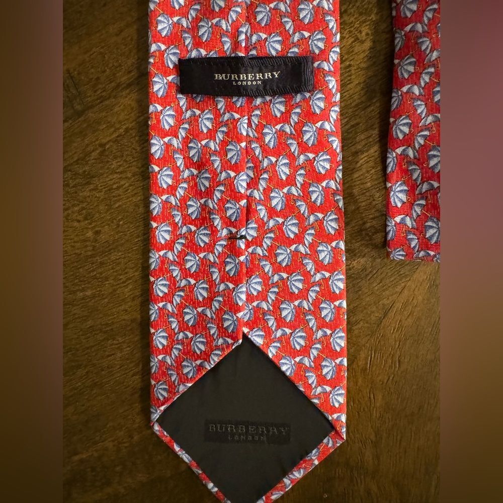 Burberry silk tie featuring umbrellas